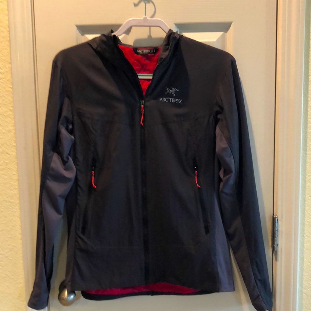 Arc’teryx women’s black Incendo Airshell Hoodie, size Medium